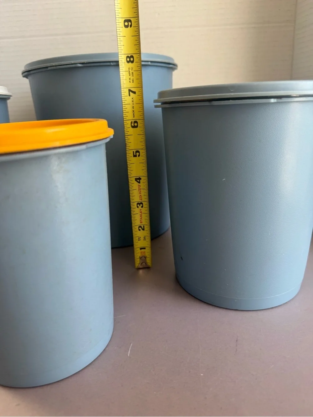 Tupperware set canisters